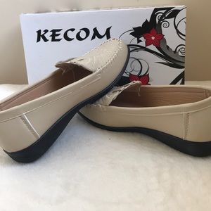 Kecom Apricot Loafer Size 8.5 NWB